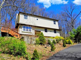 3024 Valhalla View Dr N, East Stroudsburg, PA 18301