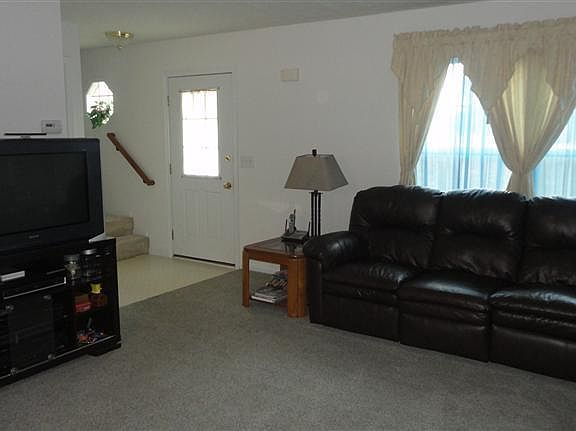 3rd image of 728 Lakefield Dr