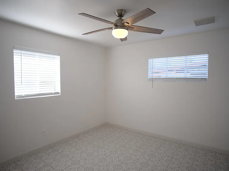 2743 N Park Ave — Photo 24