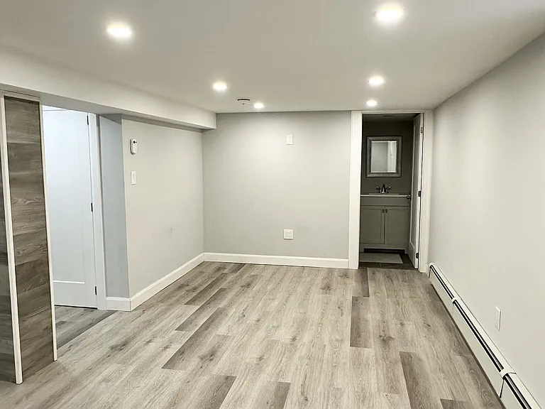30 Balsam Ave S #BASEMENT — Photo 7