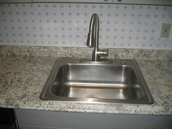 3rd image of 355 Norwich O
