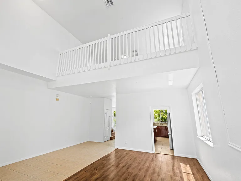 19389 SW 64th St — Photo 10