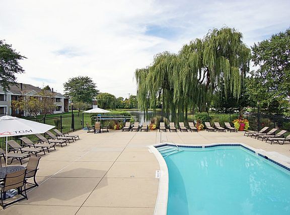 5th image of 1537 Westminster Dr APT 111