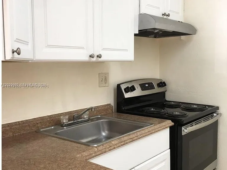 10900 SW 104th St #210 — Photo 8