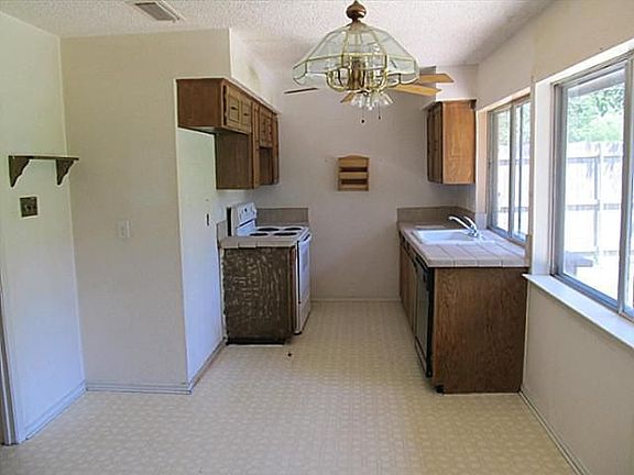 2nd image of 510 Meadowcreek Ln