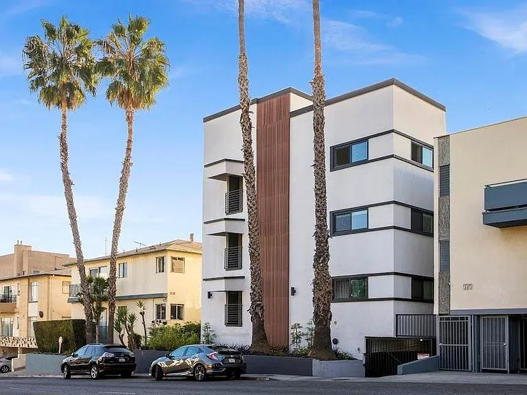 927 N San Vicente Blvd — Photo 2