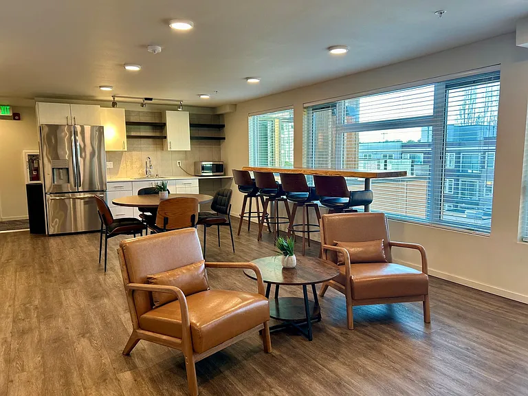 Plaza Apartments — Photo 8