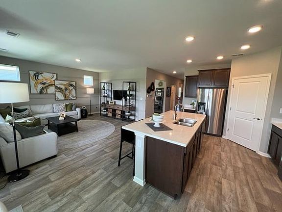 3rd image of 10374 Morse Pl