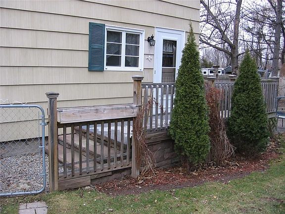 4th image of 631 East Ave