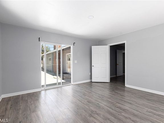 3rd image of 922 Toddy St