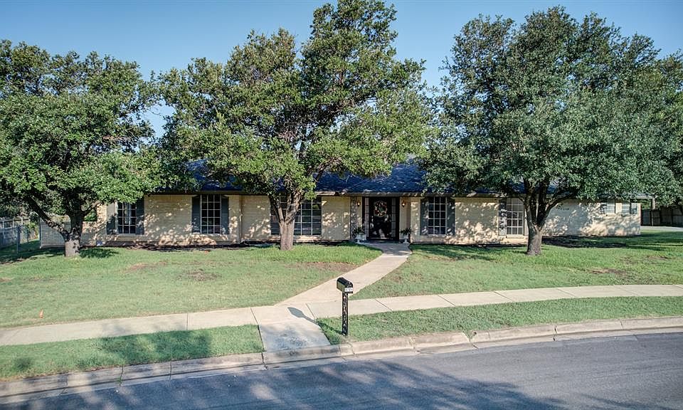 1704 Chisholm Trl Pantego Tx 76013 Mls 14621022 Zillow