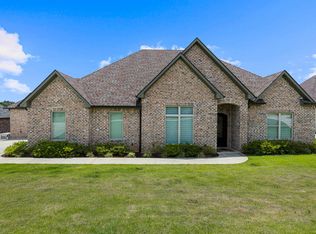 3005 Fairway Oaks Ln, Longview, TX 75605