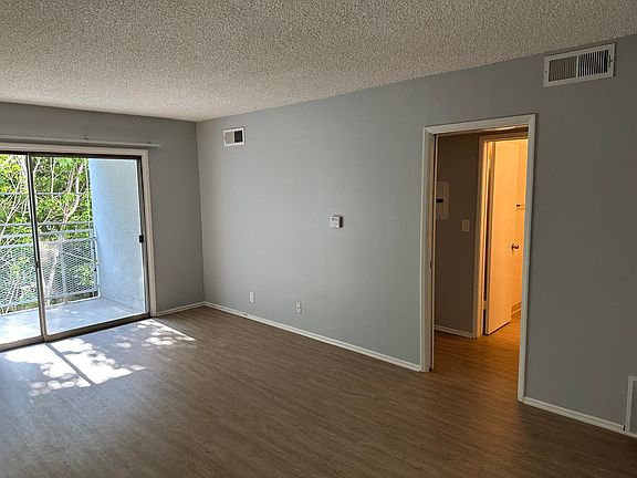 5th image of 501 N Rossmore Ave #A204