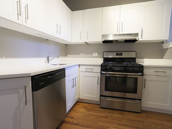 4th image of 629 W Cornelia Ave APT 1N