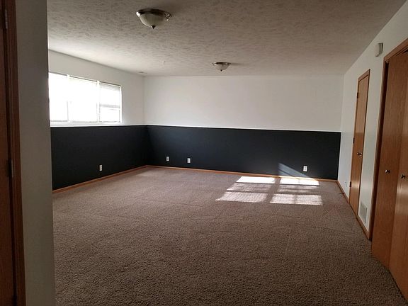 2nd image of 916 Lamont Dr