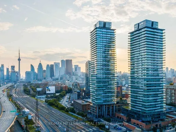 70 Distillery Ln #3108, Toronto, ON M5A 0E3