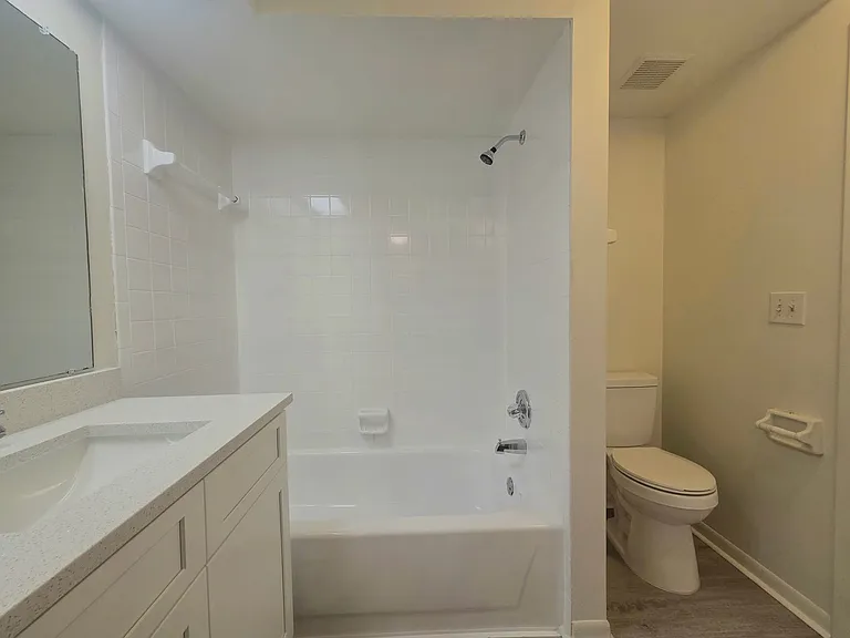 1902 Crystal Grove Dr — Photo 17
