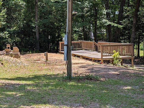 5th image of 890 Lake Front Dr