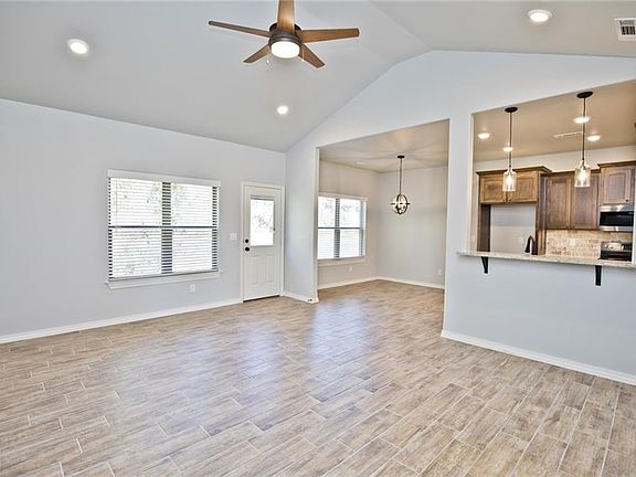 5th image of 2762 S Olive Ct