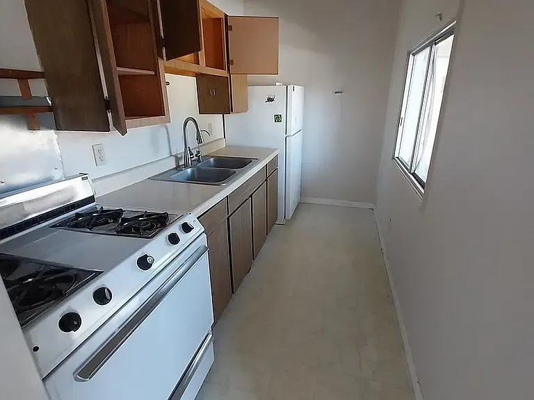 240 River St #5 — Photo 8