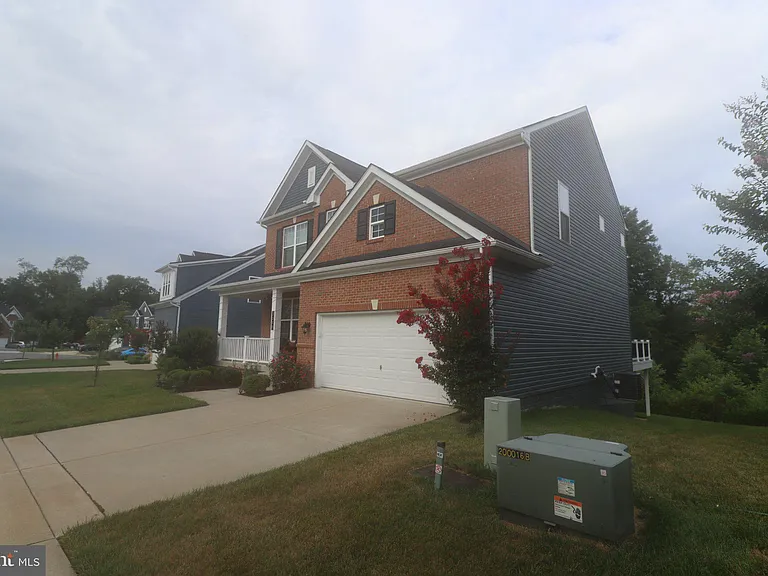 3348 Burton Dr — Photo 2