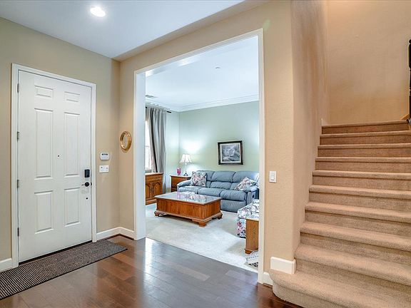5th image of 220 Tilton Ave