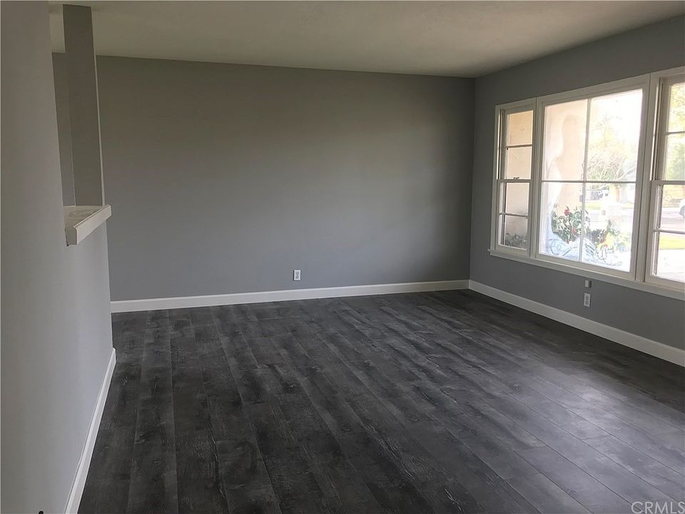 1st image of 403 W Elmwood Ave
