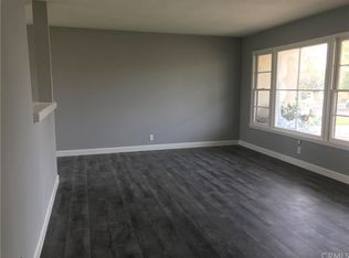 403 W Elmwood Ave, Hemet, CA 92543