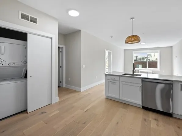 (undisclosed Address), New Rochelle, NY 10801