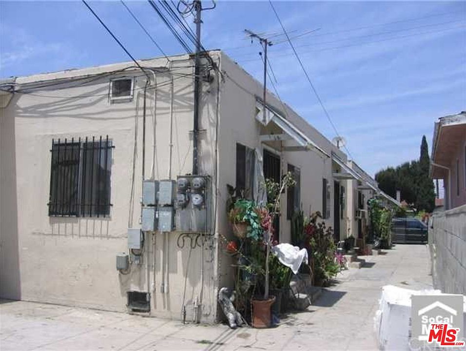 2nd image of 208 E 65th St