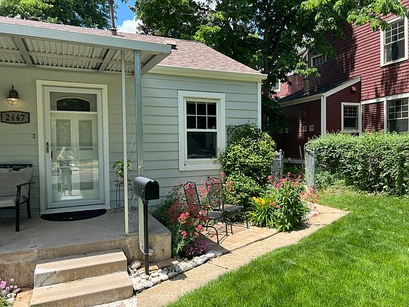 Front porch side garden.