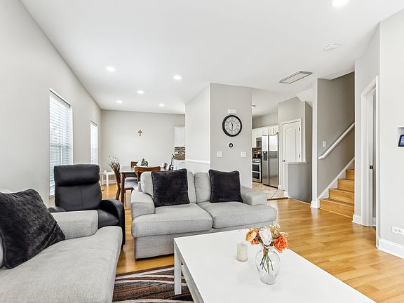 4th image of 306 Monarch Dr