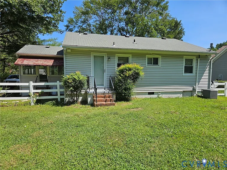 519 Smith Dr — Photo 2