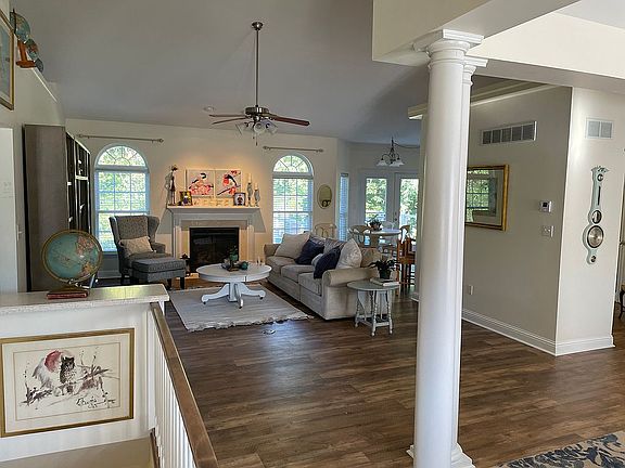 Entry to living room 