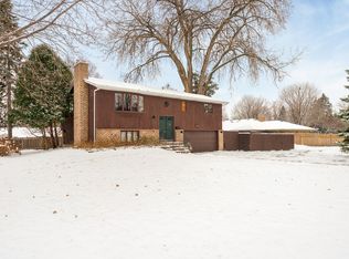 2276 Edgcumbe Rd, Saint Paul, MN 55116