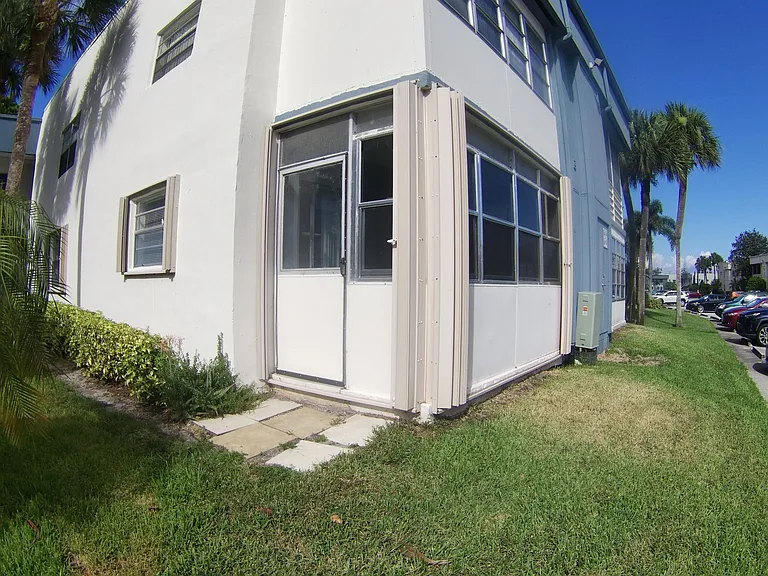 258 Normandy F — Photo 25