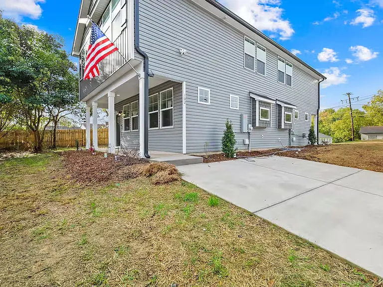 102 Mobley St — Photo 2