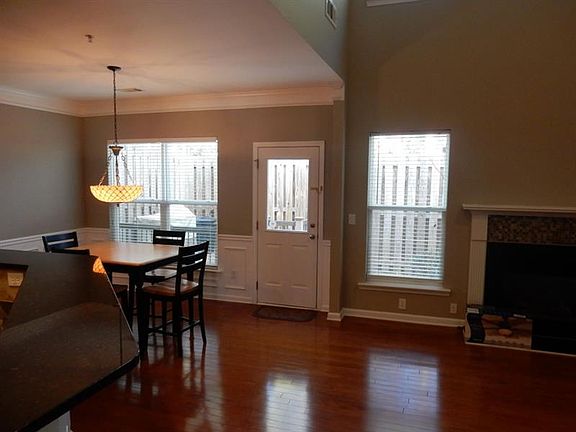 5th image of 463 Mountain View Ln