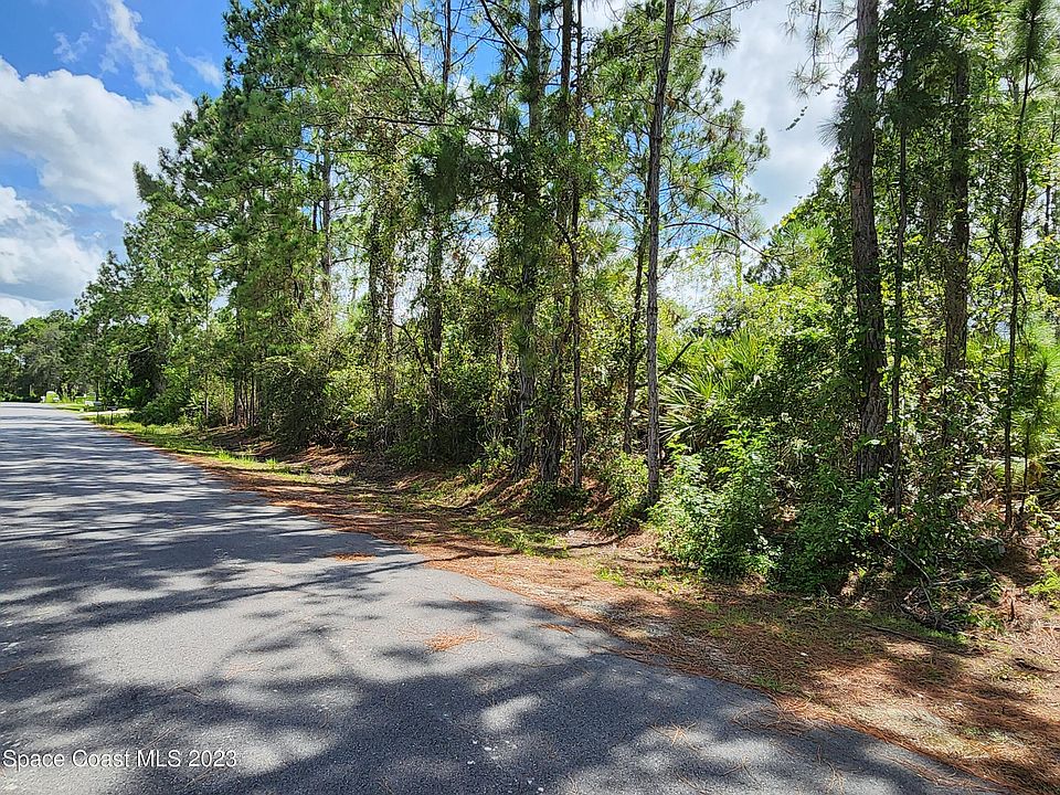 2nd image of 3049 Tropical Cir SE