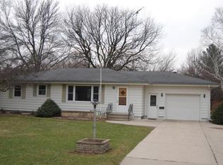 1308 Glynview Trl, Faribault, MN 55021