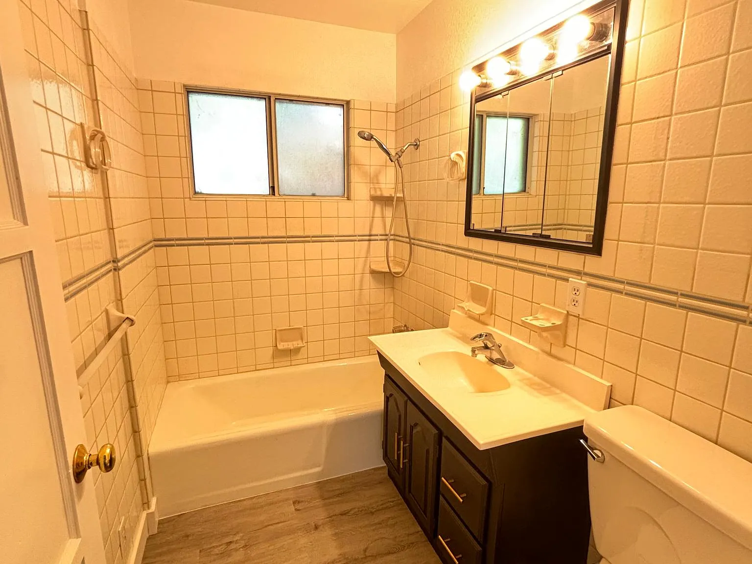 10404 Mountain View Ave — Photo 2