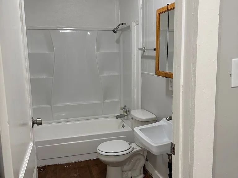 1244 Kings Hwy — Photo 3
