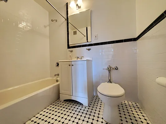 Rented by New York Dwellings LLC | media 18