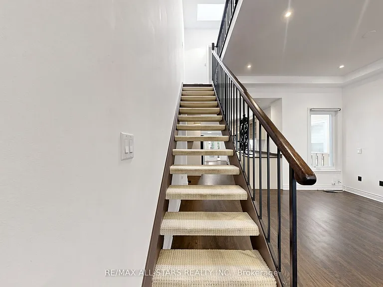 68 Macpherson Ave — Photo 14