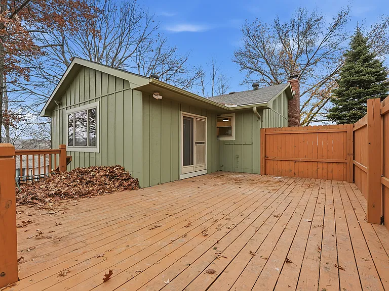 18377 Pleasant View Dr — Photo 6