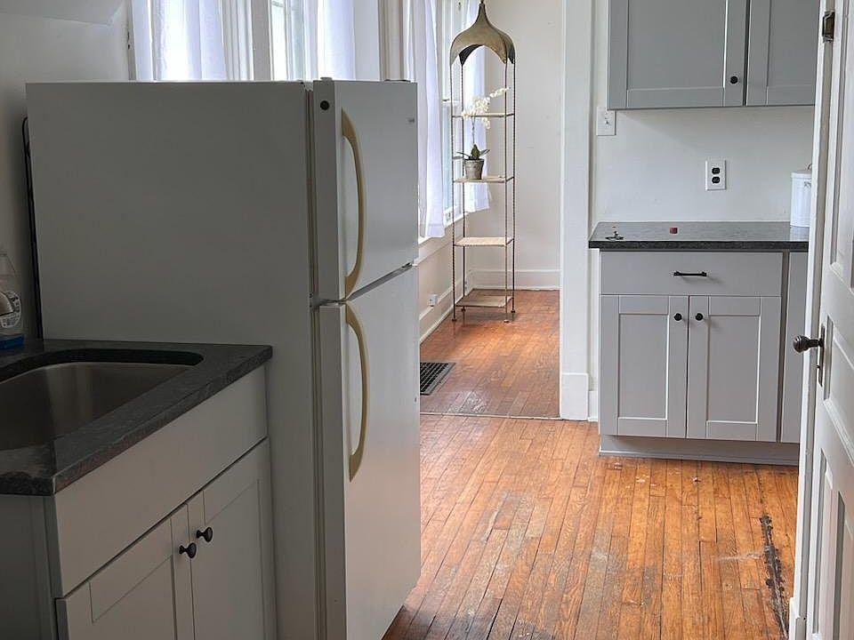 1st image of 605 Gill Ave #4