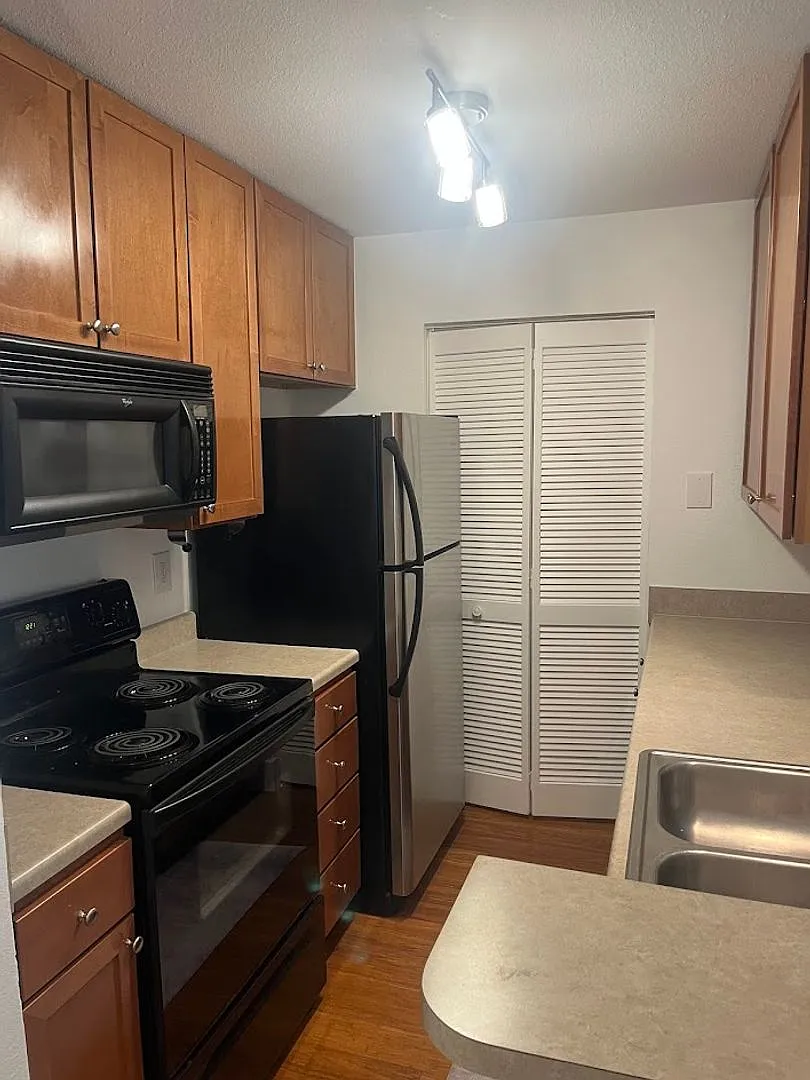 Available November 9th. Great 2 BR/2 BA Condo in East Bridge Town Lofts! — Photo 4