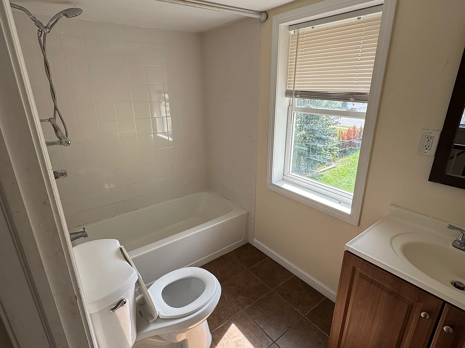 3 bed, 2000 sqft, $2,700 — Photo 4