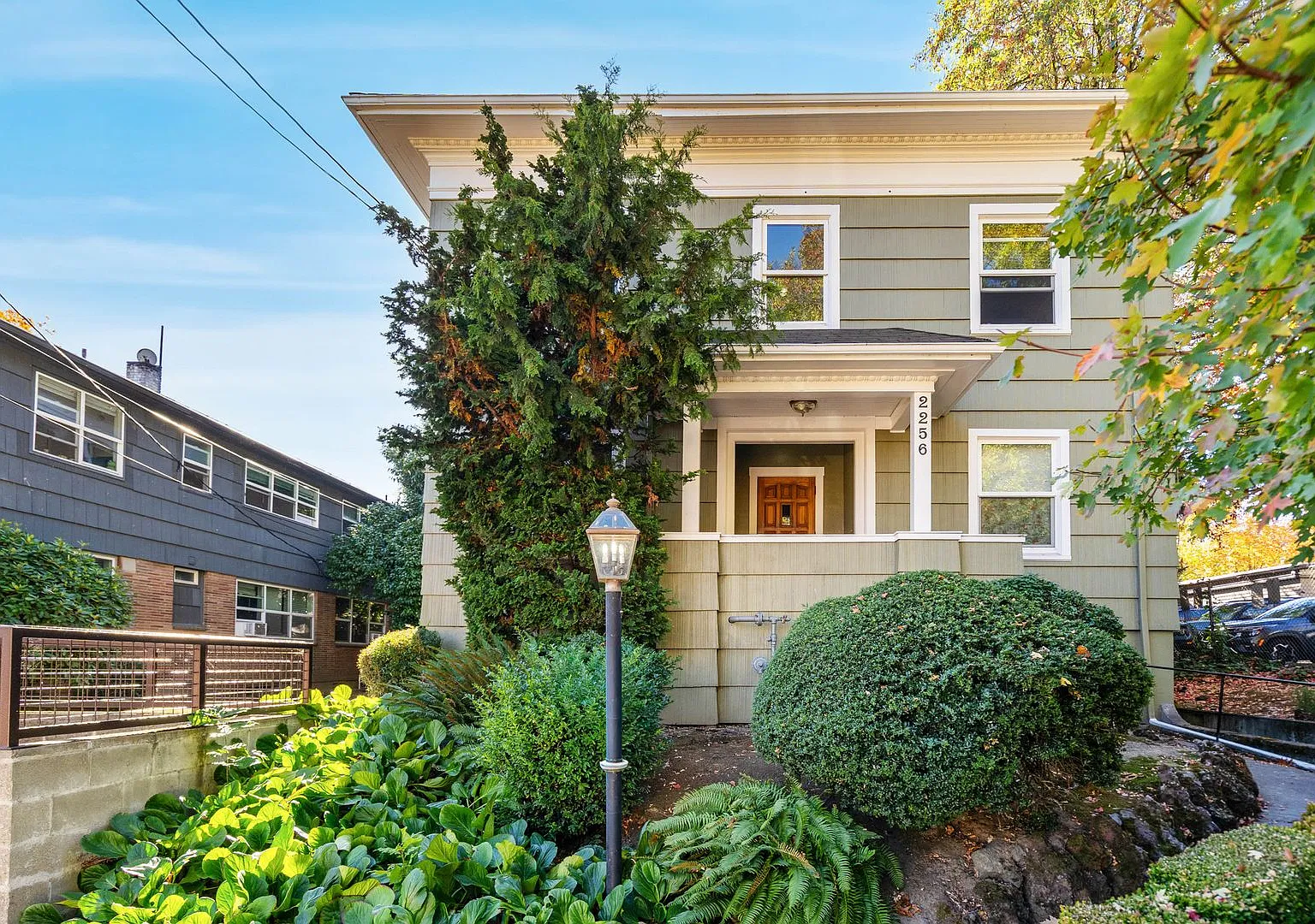 Knob Hill Court — Photo 1