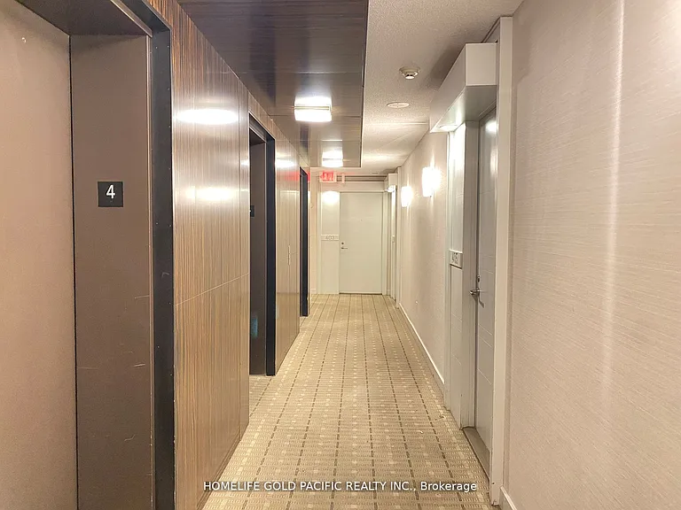 37 Grosvenor St #405 — Photo 8